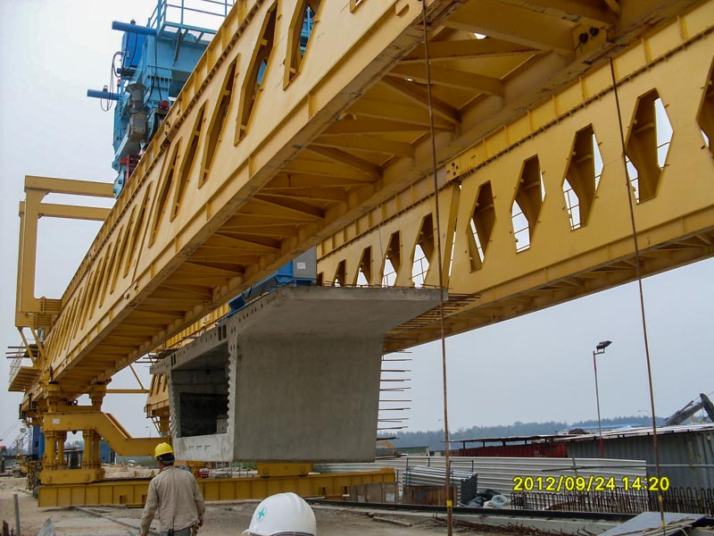 HZQ180t Bridge Building Crane