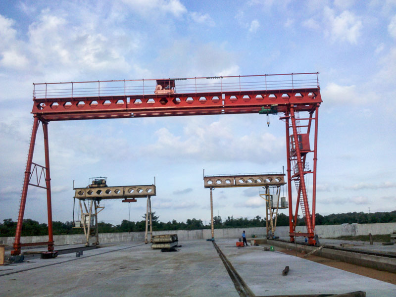 HZQ120t Bridge Building Crane